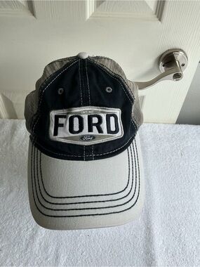 Ford Men's Two-Tone Logo Trucker Hat - Black & Cream